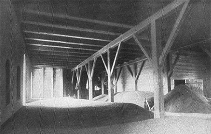 Gerstenputzereiboden mit Trockentreber-Silo