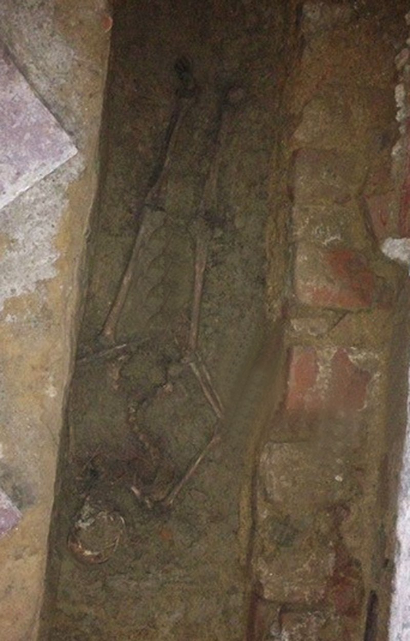 Skelettfund im Chorumgang