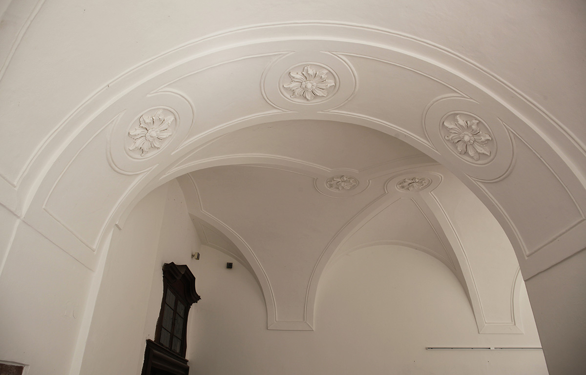 Zusammentreffen des östlichen und nördlichen Kreuzgangsarmes am Eingang zur Sakristei